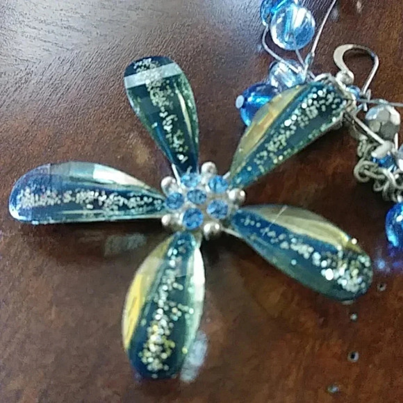 Beautiful Earrings and Necklace Set. Blue - Picture 3 of 3